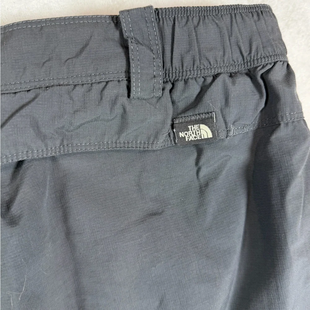 The North Face Men's XL Charcoal Cargo Shorts Stretch Waist Waterproof Cargo